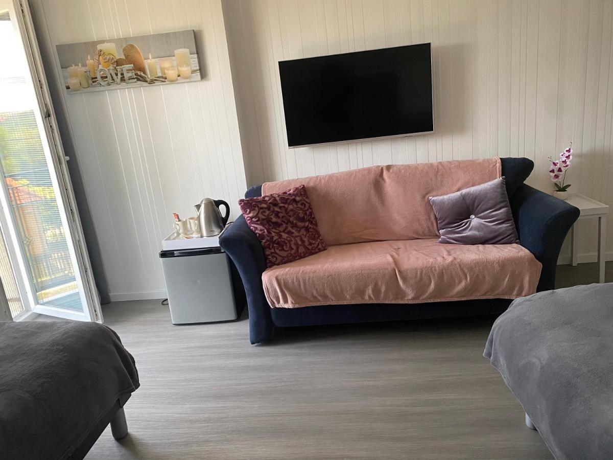 Maria Vendeghaz Hotel Mernye Eksteriør billede