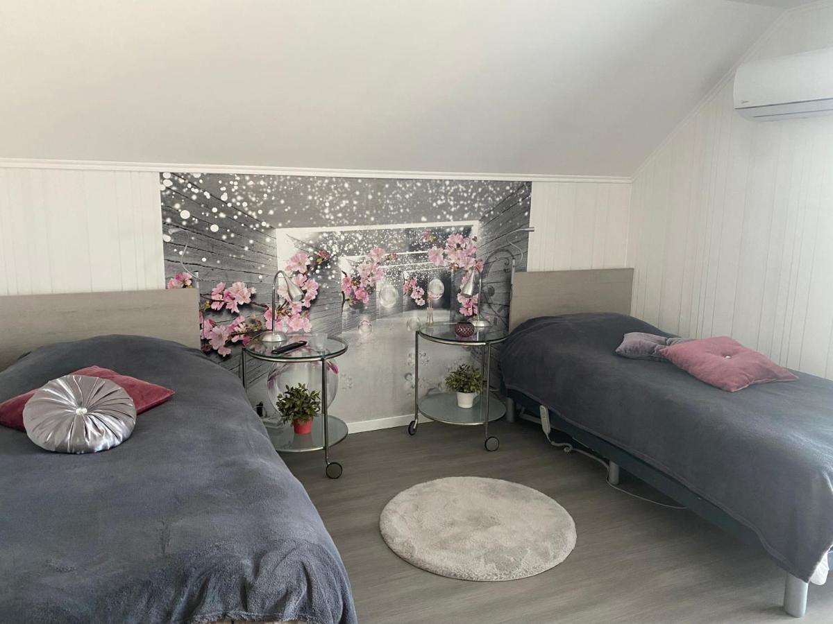 Maria Vendeghaz Hotel Mernye Eksteriør billede